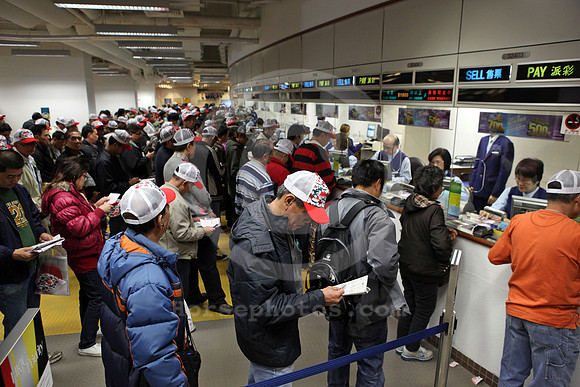 hongkong_betting_audience01_fs