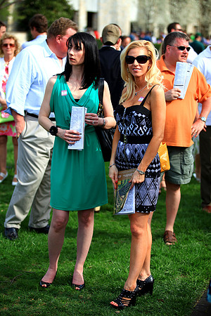 keenelandcrowd27_tt