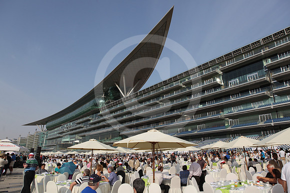 dubai_breakfast_grandstand01_fs