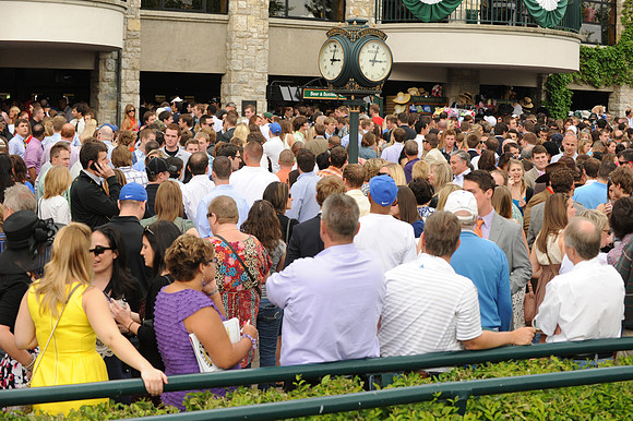 keenelandcrowd29_me