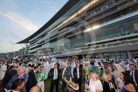 dubai_grandstand_fans189_fs