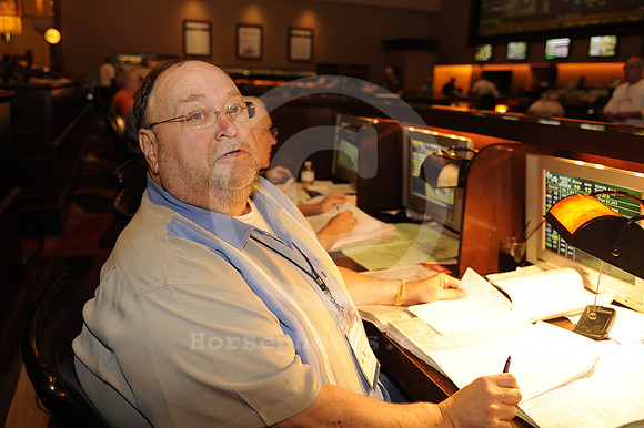 nhc11_221_howarddennis01_hr