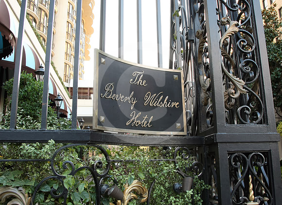 eclipse12_beverlywilshire_sign01_cb