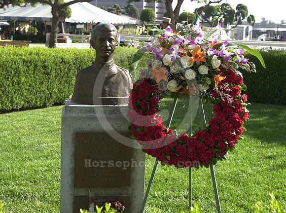 shoemaker_statue01f_hr