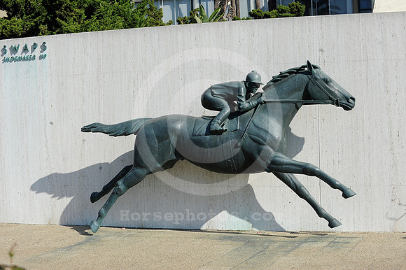hollywoodpark_swapsstatue06_hr