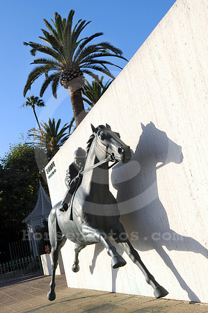 hollywoodpark_swapsstatue01_jn