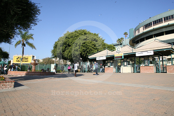 hollywoodpark_entrance04_cg