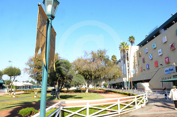 hollywoodpark_grandstand28_hr