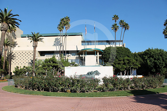 hollywoodpark_swapsstatue02_cg