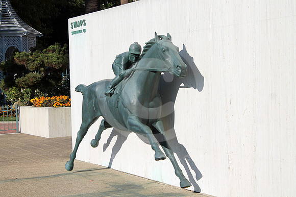 hollywoodpark_swapsstatue04_cg