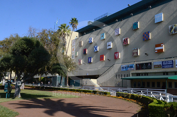hollywoodpark_grandstand26_hr