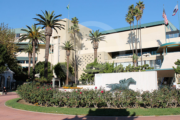 hollywoodpark_swapsstatue03_cg
