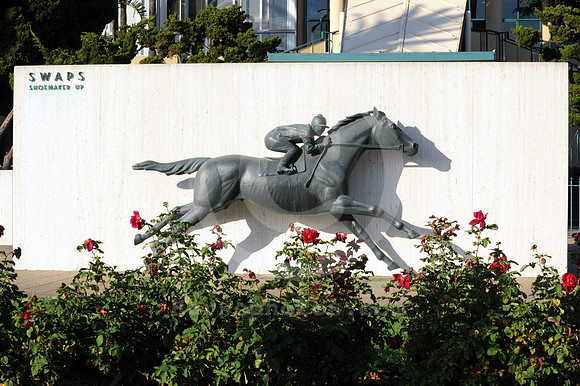 hollywoodpark_swapsstatue02_jn