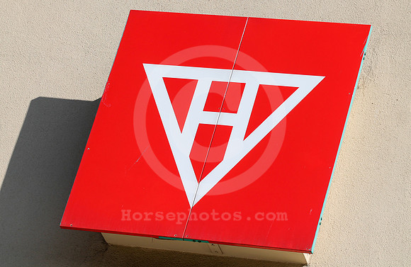 hollywoodpark_grandstandsilks01_cg