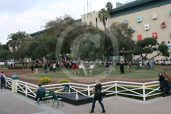 hollywoodpark_paddock08_cg