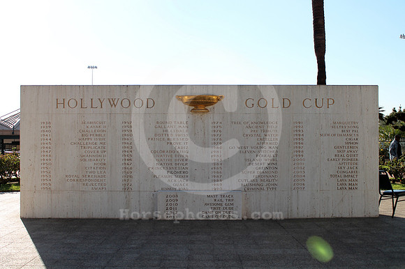 hollywoodpark_goldcupmonument01_cg