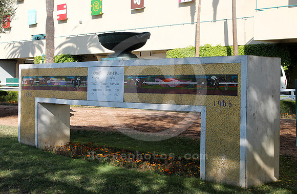 hollywoodpark_nativedivermonument01_cg