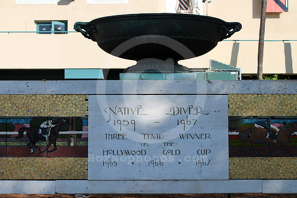 hollywoodpark_nativedivermonument02_cg