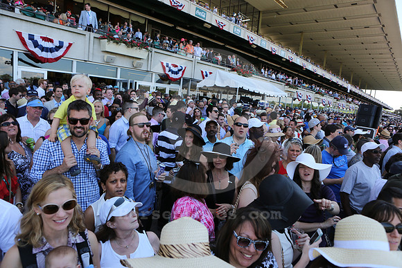 belmont_crowd64