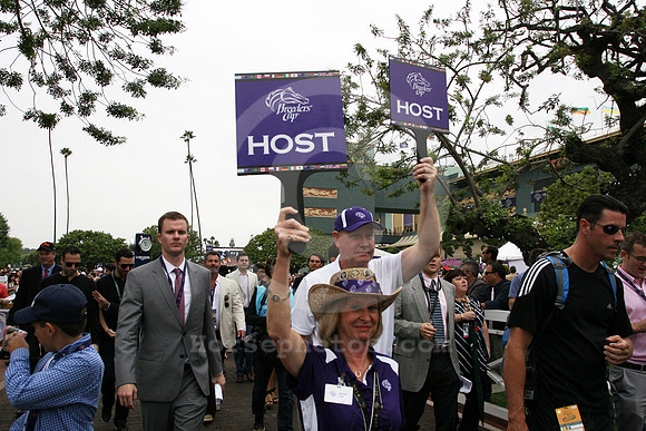 BC14CROWD05_cg