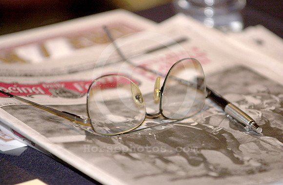 nhc2002_dailyracingform_glasses01